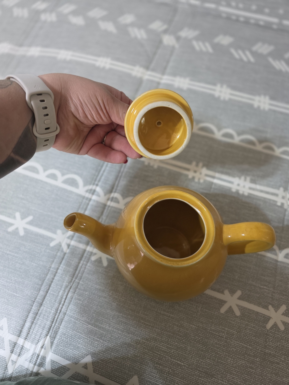 Vintage Lipton Mustard Yellow Ceramic Teapot - Picture 2 of 3